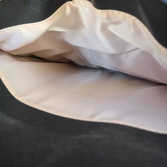 Chic Black Round Travel Bag - Picture 9 of 15